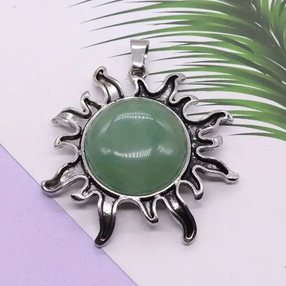 Green Aventurine Natural Stone Sun Shaped Pendant Necklace Healing Gemstone - Picture 2 of 2